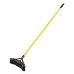 Rubbermaid Maximizer Push-to-Center Push Broom — 18", Black