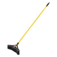 Rubbermaid Maximizer Push-to-Center Push Broom — 18", Black